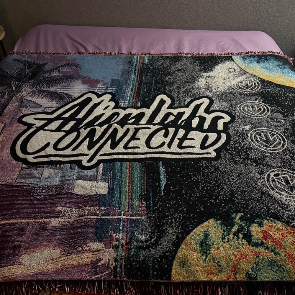 Multicolor Graphic Throw Blanket